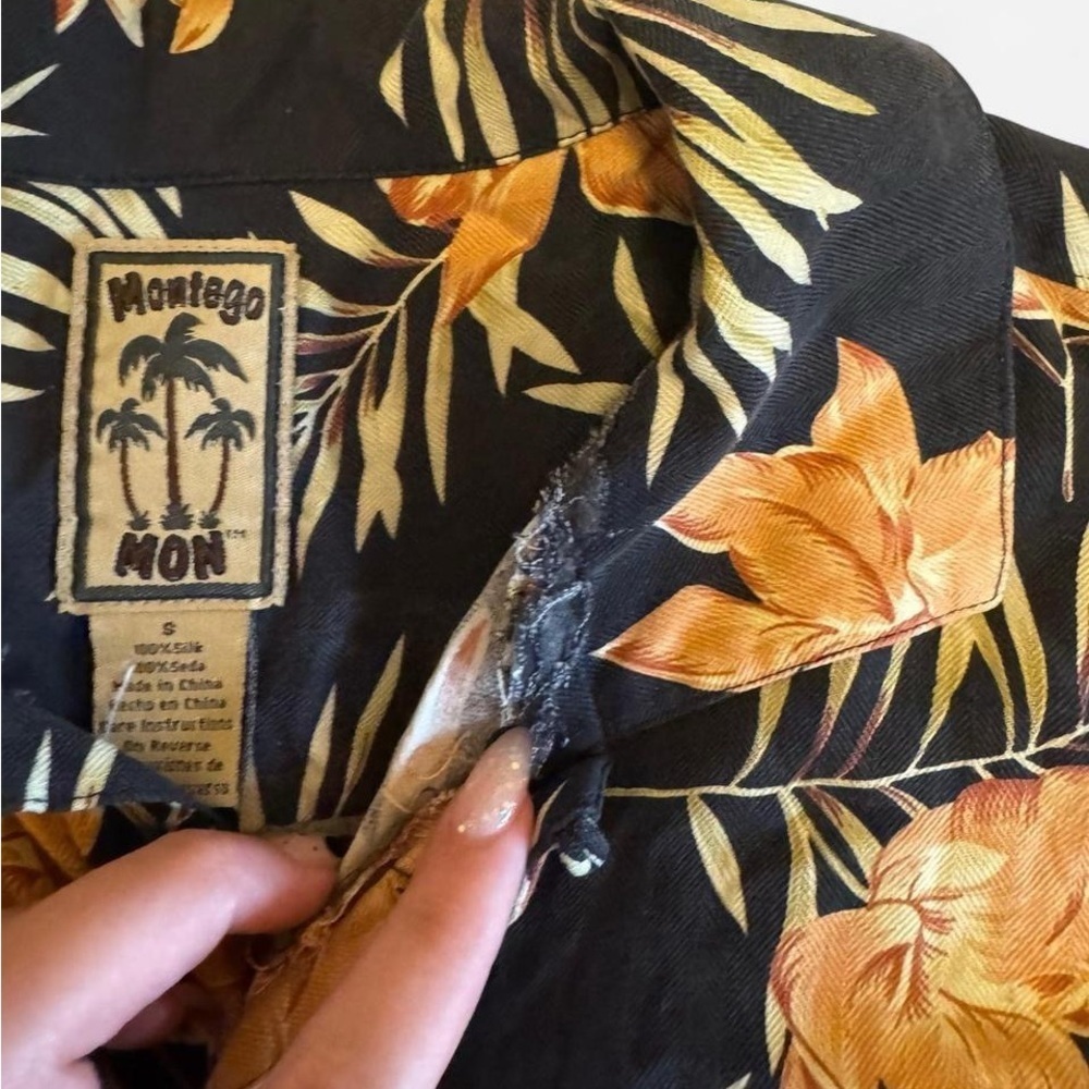 Vintage Montego L Mens 100% Silk Short Sleeve Button Up Flowy Hawaiian Shirt - Picture 2 of 4